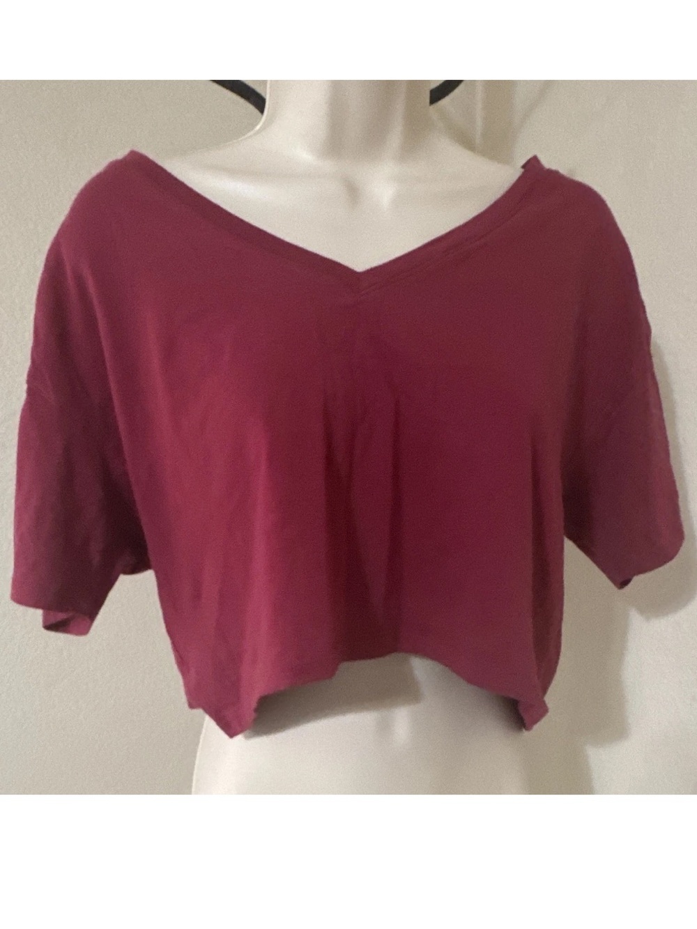 Forever 21 Women’s Red Solid V-Neck Short Sleeve Cropped Cotton Jersey Tee M